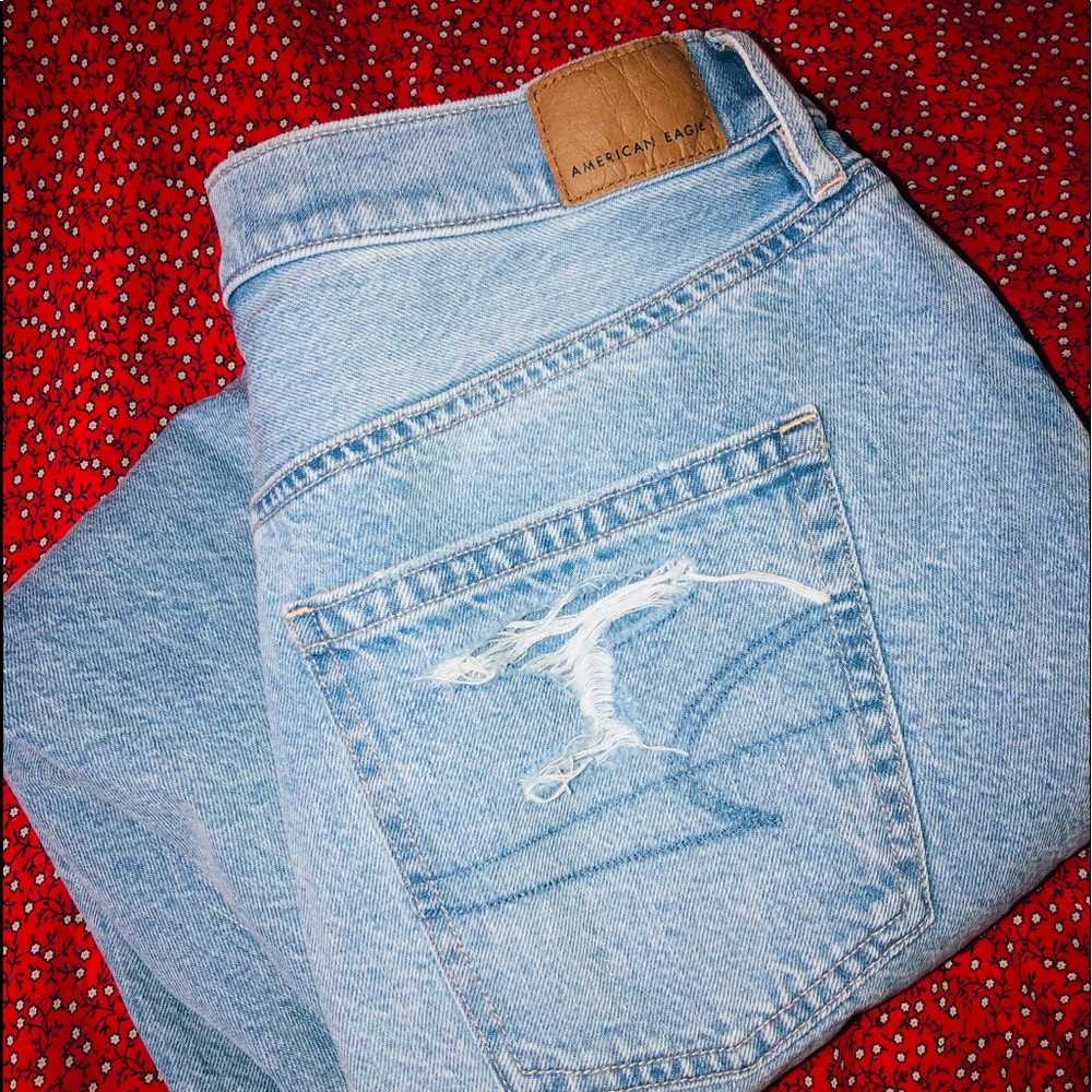 AMERICAN EAGLE JEANS